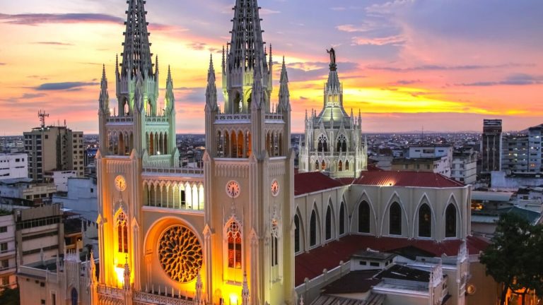 Viajar Solo por el Mundo - Catedral de Guayaquil